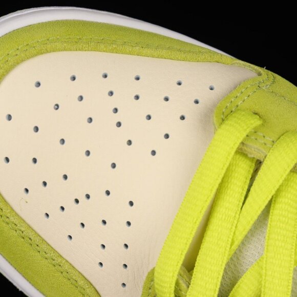 Nike SB Dunk Low "Green Apple" - Picture 2 of 8